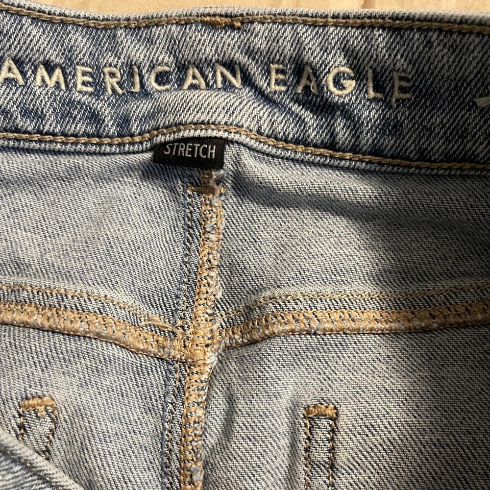 American Eagle Jeans Womens 6 Blue Mom Straight Jean Light Wash Minimal Normcore - Picture 6 of 11